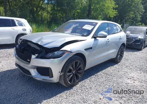 2017 Jaguar F-Pace First Edition z USA, uszkodzony, nr VIN SADCP2BV2HA054844